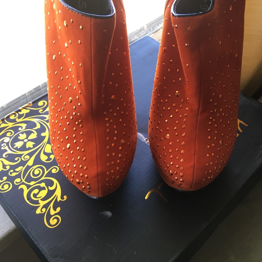 Shoes - Picture 3 of 5